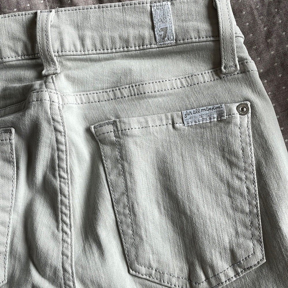 7 for all mankind. Size 23. Like new. Never worn.